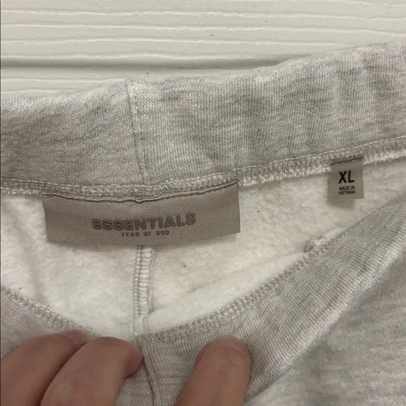 Essentials shorts - Picture 4 of 5